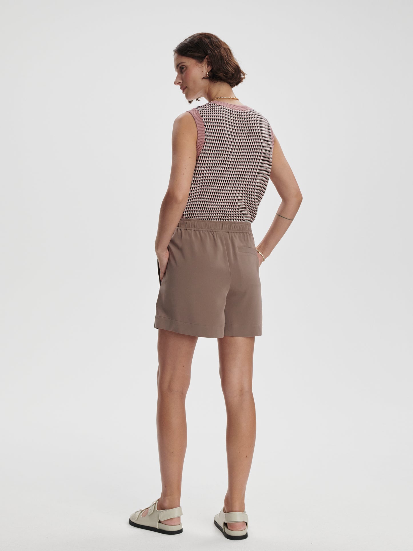 Mariya Easy Pleat Short 4.5 - Deep Taupe