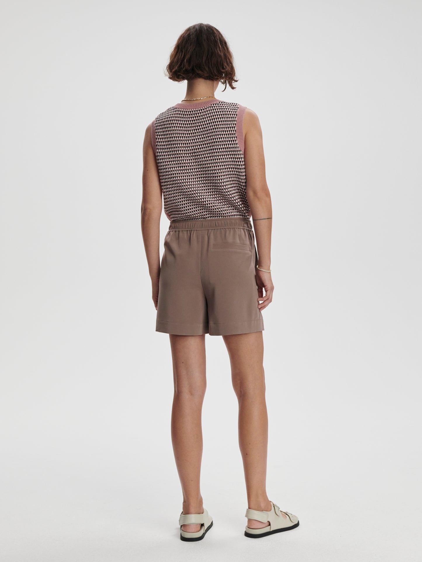 Mariya Easy Pleat Short 4.5 - Deep Taupe