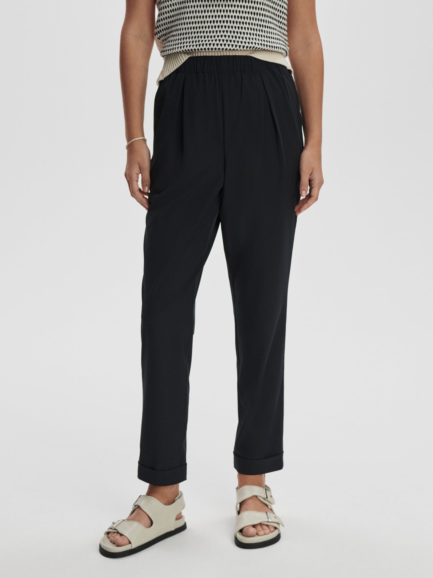 Alana Slim Tapered Cuff Pant 29" - Black