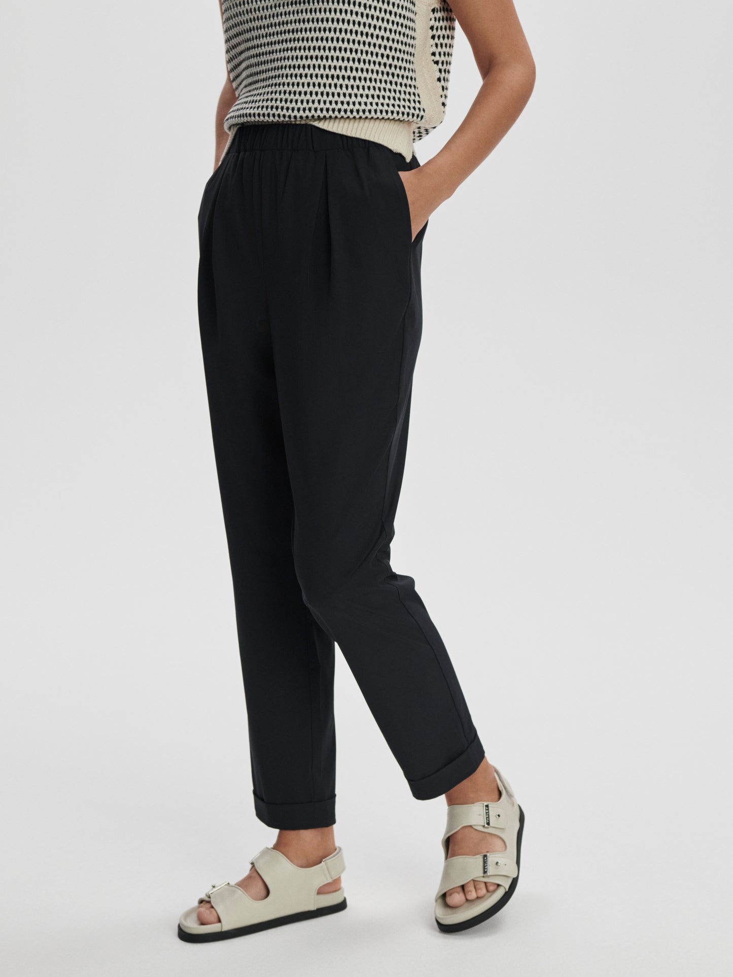 Alana Slim Tapered Cuff Pant 29" - Black