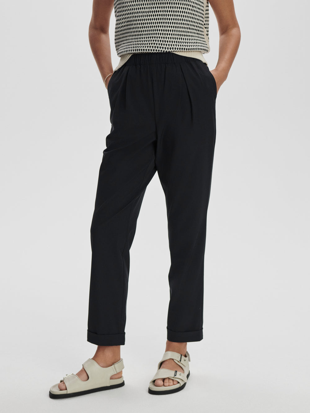 Alana Slim Tapered Cuff Pant 29" - Black