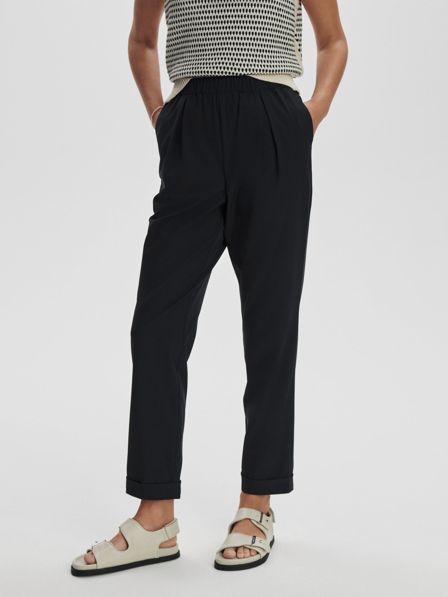 Alana Slim Tapered Cuff Pant 29" - Black