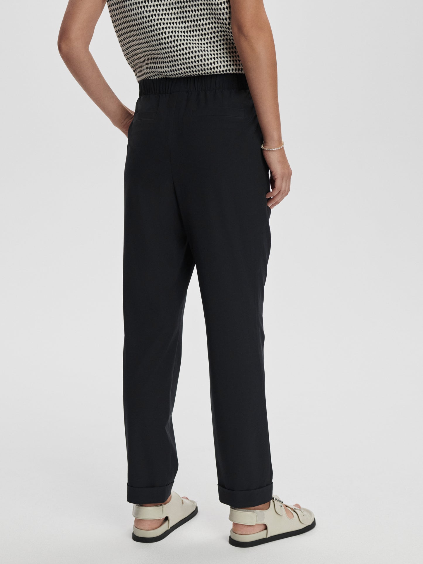 Alana Slim Tapered Cuff Pant 29" - Black