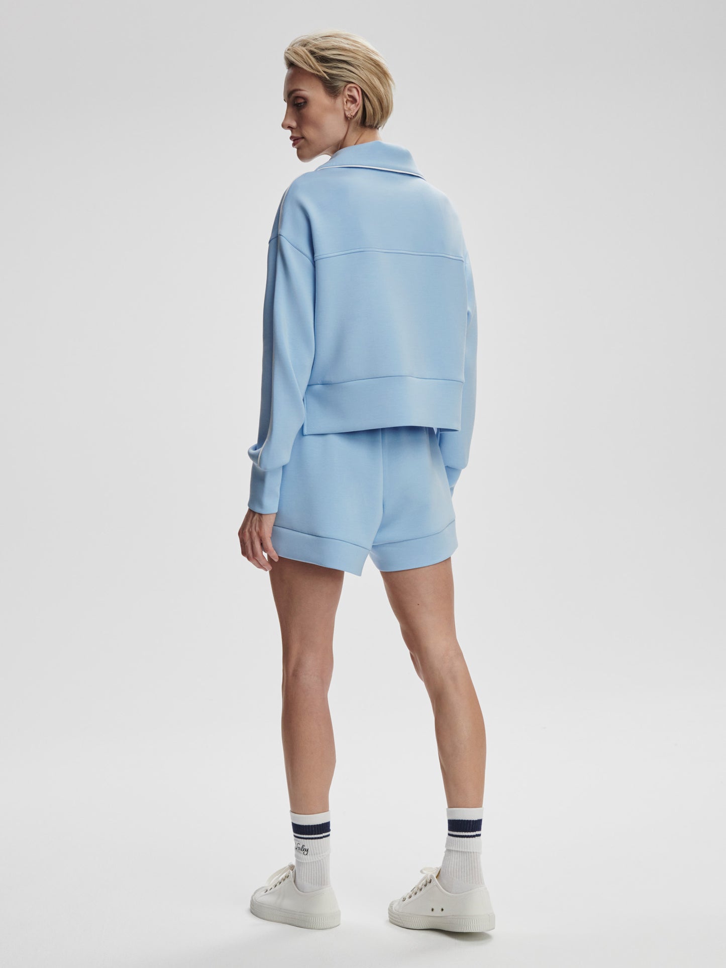 Barnes High Rise Short 4.5 - Airy Blue