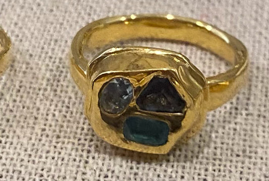 Vermeil ring with 3 stones - 2 sapphires and 1 emerald