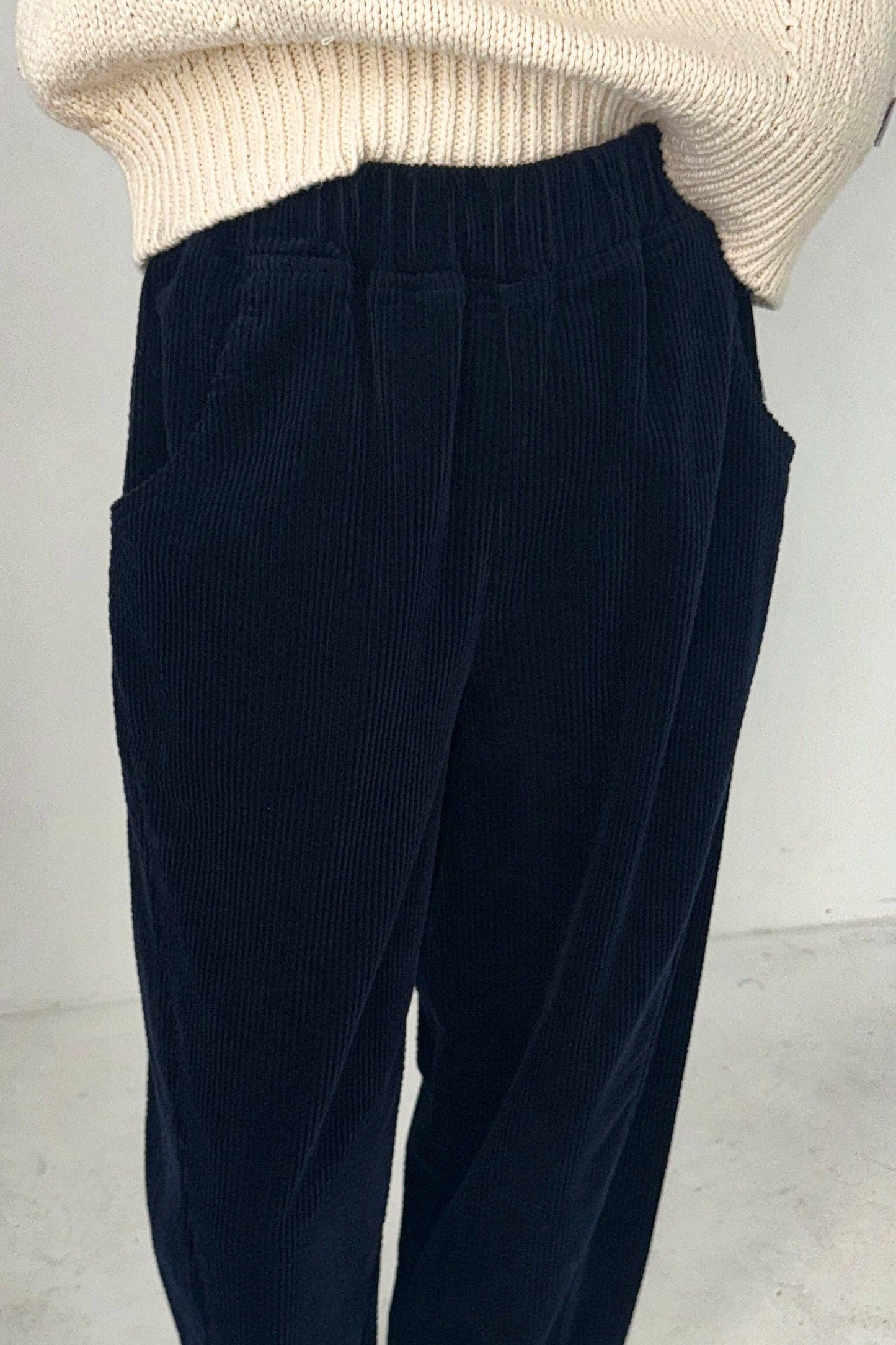 Soft Corduroy Arc Pants - Midnight