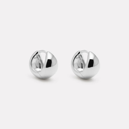 La Muse Silver Huggie Earring