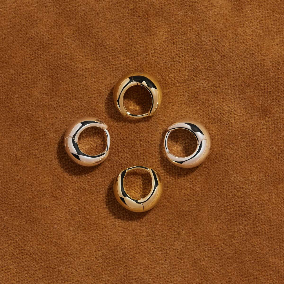 La Muse Silver Huggie Earring