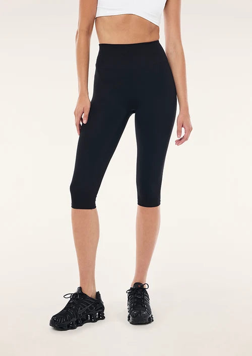 Signature Capri Legging - Black