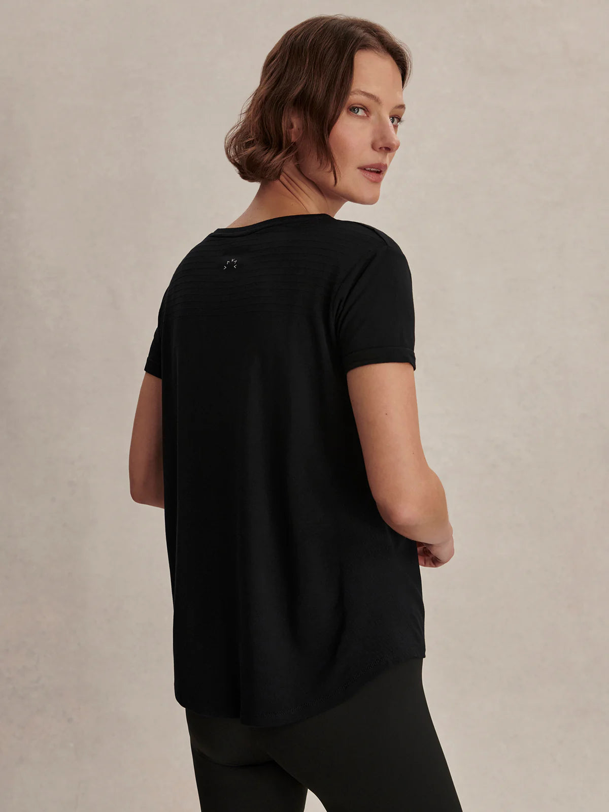 Saskia Seamless Longline Tee - Black