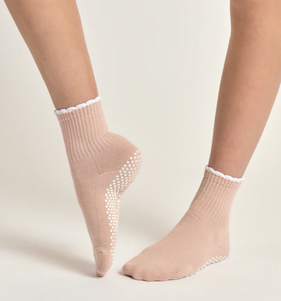 Scallop Edge Crew Grip Sock - Pink/White