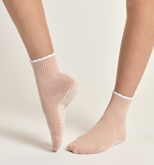 Scallop Edge Crew Grip Sock - Pink/White