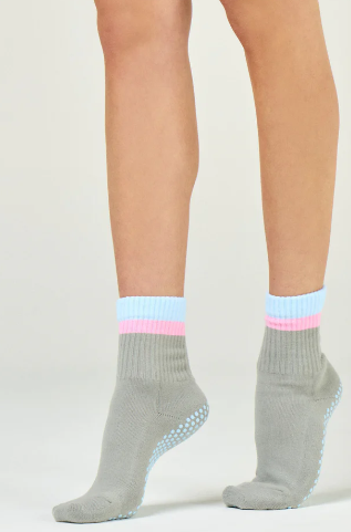 Classic Crew Pilates Grip Sock - Pink/Grey