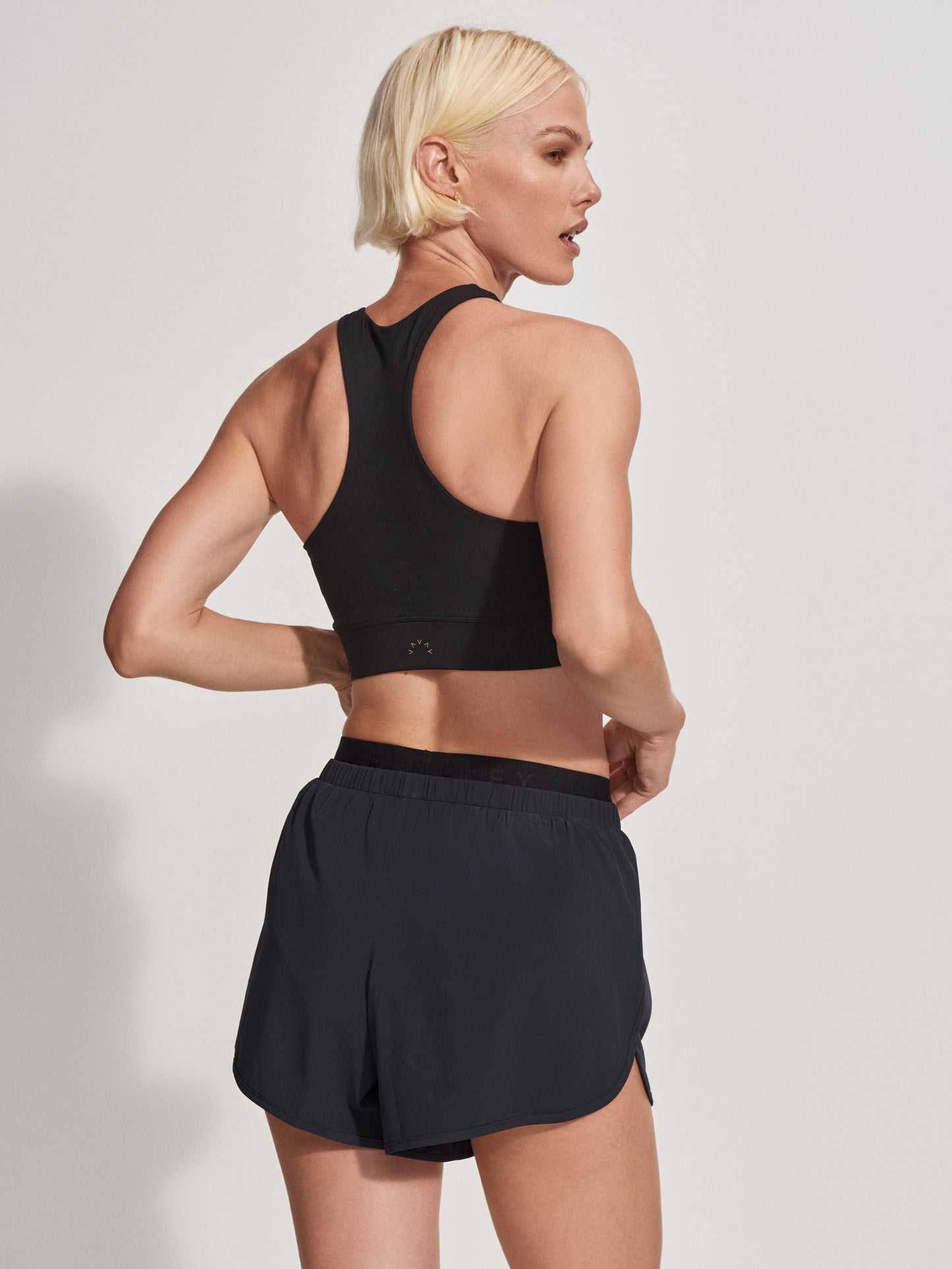 Rae Running Short 4 Mid Rise - Black