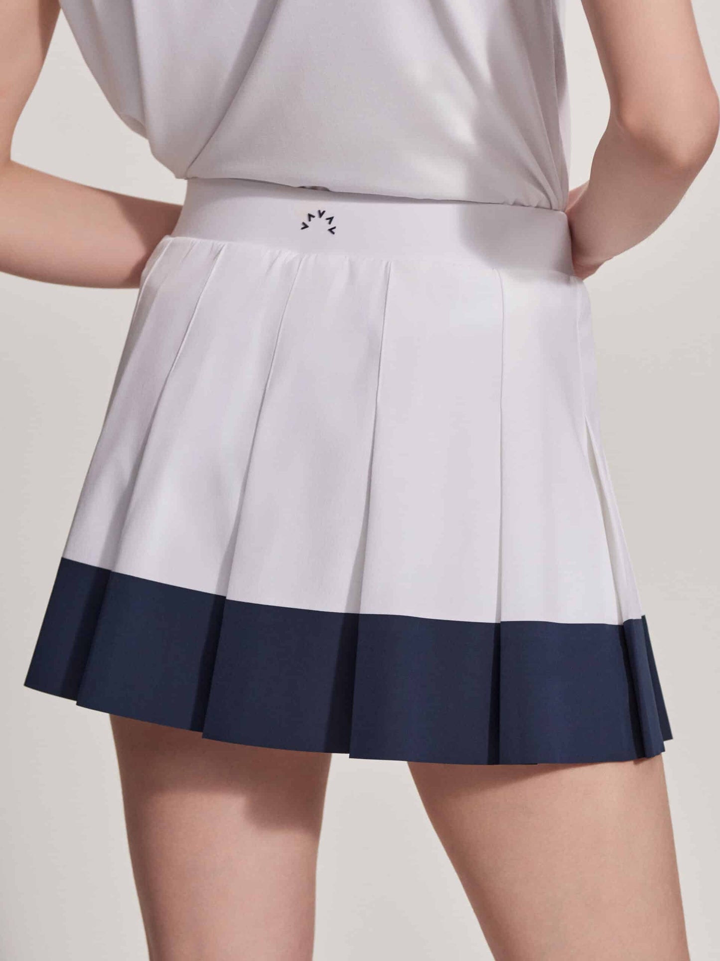 Var02002 Chase Mid Rise Skort White Blue Nights 227