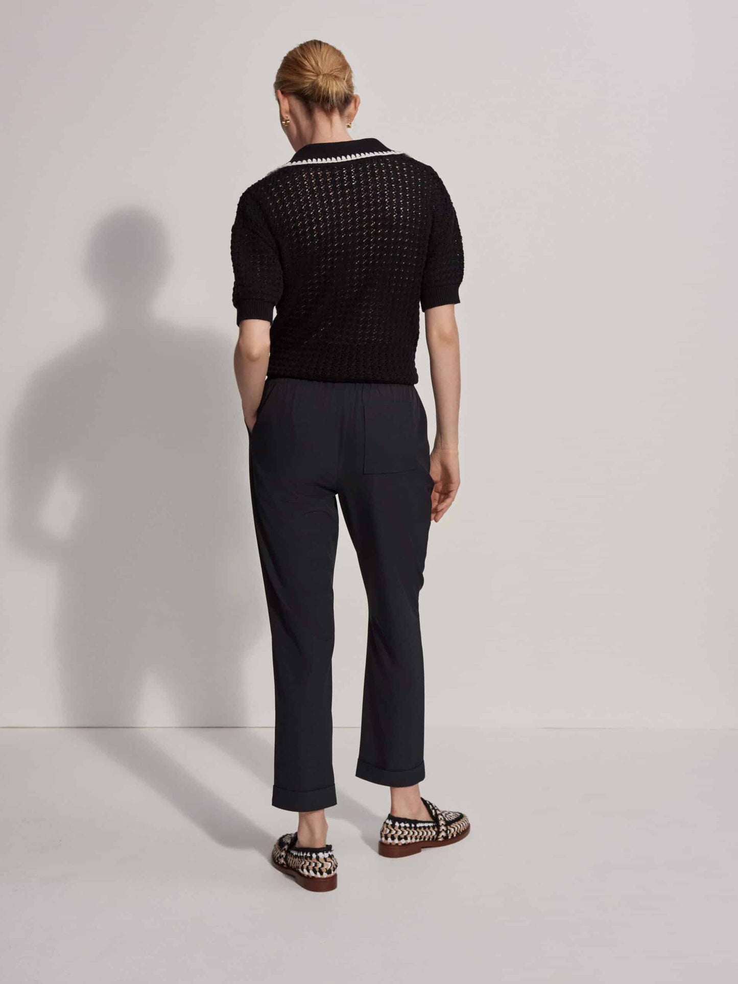 Var02004 Everyly Lightweight Tapered Woven Pant Black 061