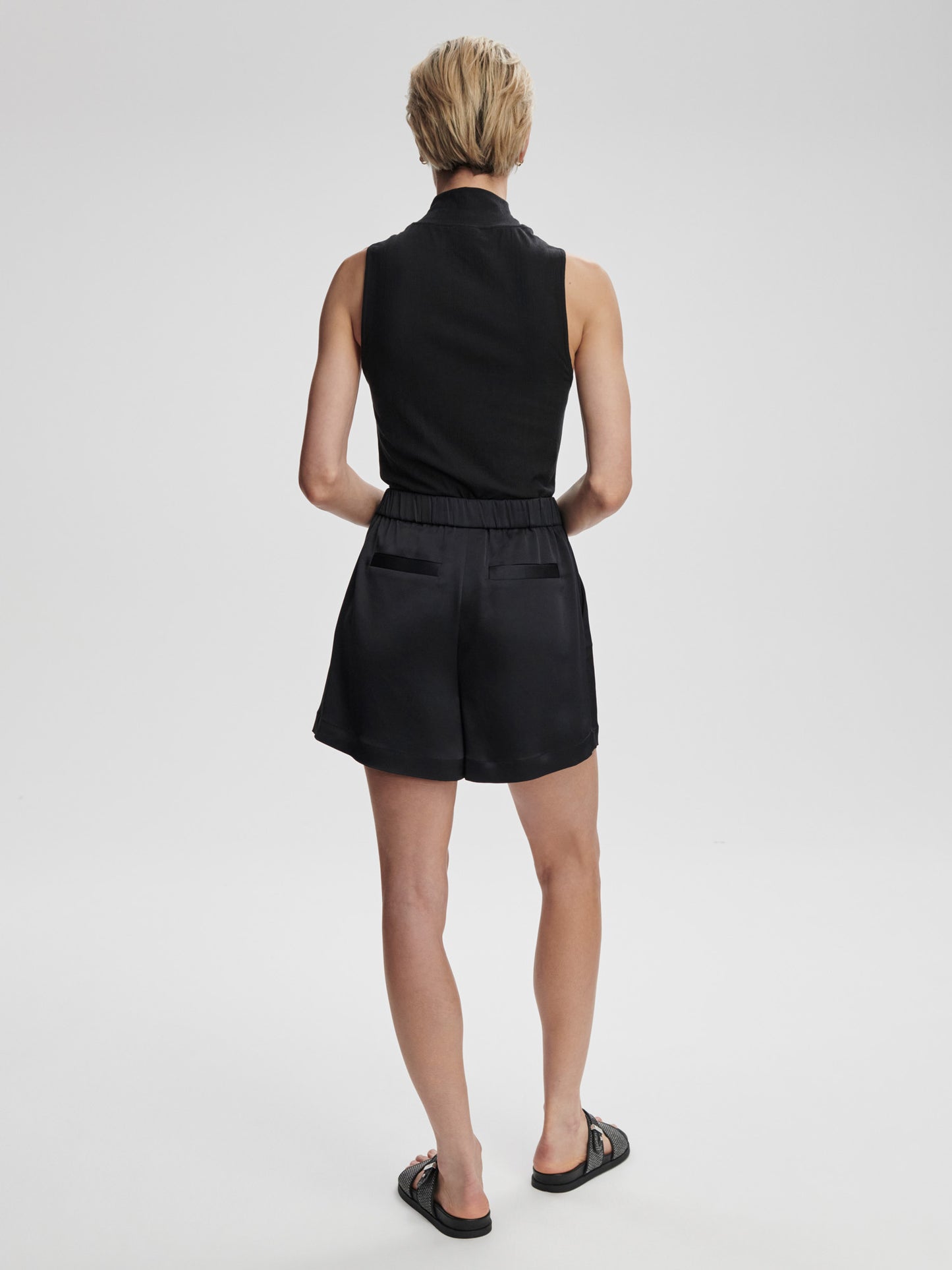 Sarka High-Rise Short 4" - Black