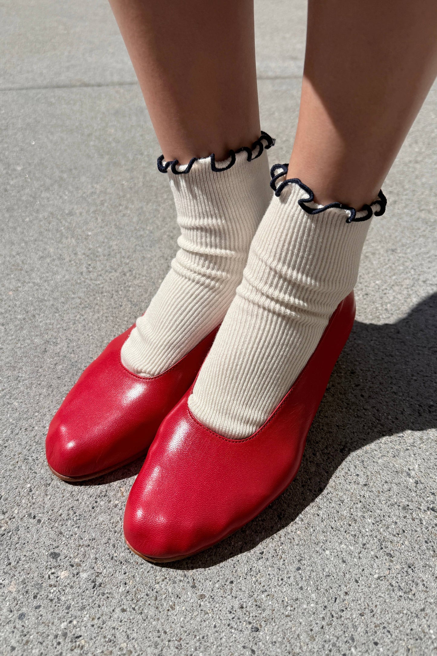 The Petite Ruffled Modal Socks: Soft White/Navy