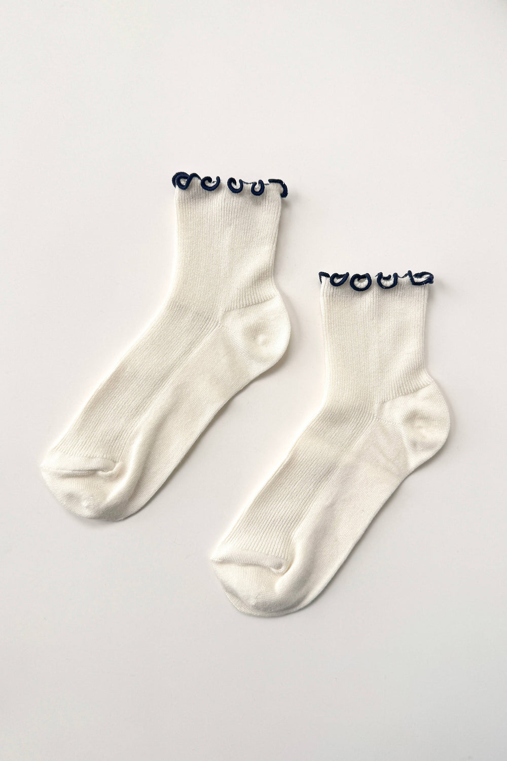 The Petite Ruffled Modal Socks: Soft White/Navy