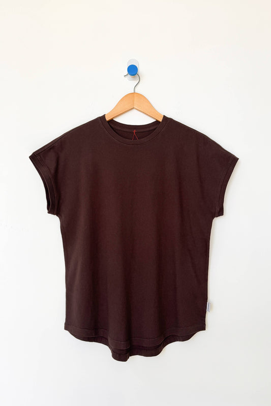 Ease Tee: Dark Cacao -